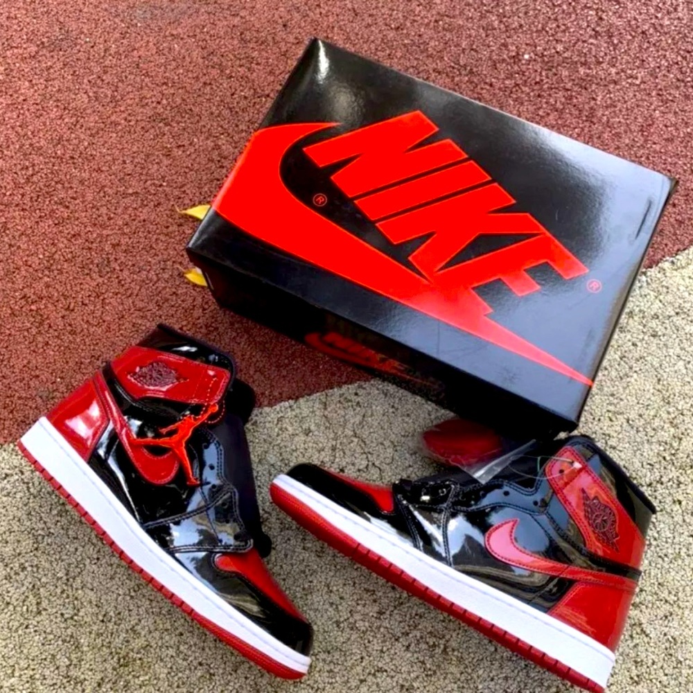Deadstock Jordan 1 Patent Breds - size 5Y